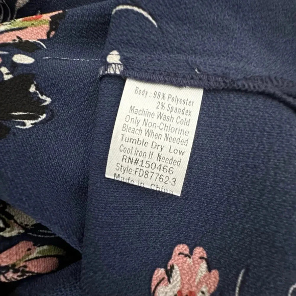 Fun2Fun Kenmore Split Neck un Navy Floral Long Sleeve Rayon Blouse Women's Sz S - Picture 6 of 8